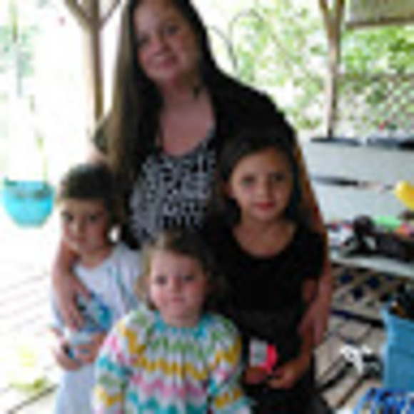 Meet your Posher, Stephanie - Picture 1 of 1